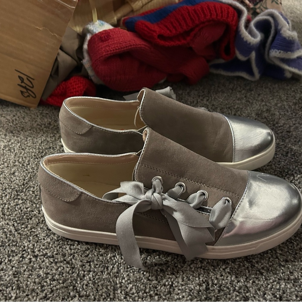 Shoes - Picture 2 of 4